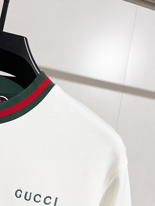 グッチスーパーコピー Gucci 赤と緑のストライプの文字刺繍クルーネックスパーカー
