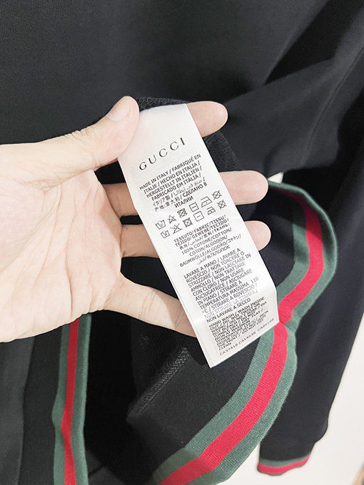 グッチスーパーコピー Gucci 赤と緑のストライプの文字刺繍クルーネックスパーカー