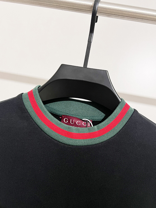 グッチスーパーコピー Gucci 赤と緑のストライプの文字刺繍クルーネックスパーカー