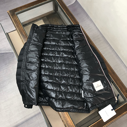 モンクレールコピー Daniel 新品メンズ軽量ダウンジャケット