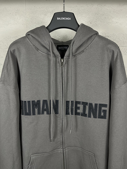 バレンシアガ HUMAN BEING 刺繍パッチ付きフード付きジップアップスパーカー
