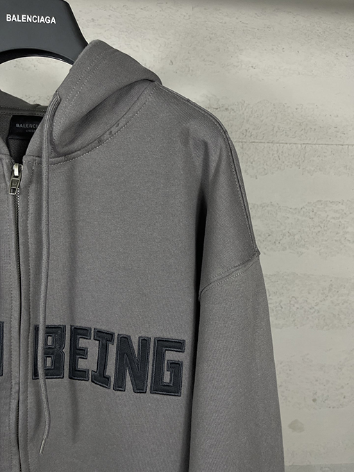 バレンシアガ HUMAN BEING 刺繍パッチ付きフード付きジップアップスパーカー