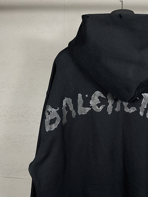 バレンシアガコピー BALENCIAGA バックロゴプリントのフード付きジップアップスパーカー