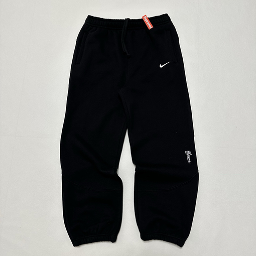 シュプリームコピー X NIKE ジョイントモデルのベルベットと厚の刺繍ロゴカフススポーツスウェットパンツ