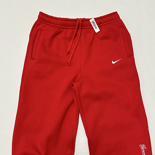 シュプリームコピー X NIKE ジョイントモデルのベルベットと厚の刺繍ロゴカフススポーツスウェットパンツ