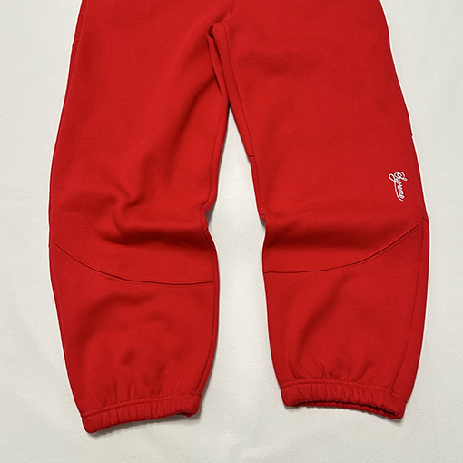 シュプリームコピー X NIKE ジョイントモデルのベルベットと厚の刺繍ロゴカフススポーツスウェットパンツ