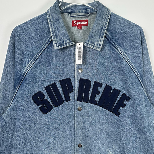 シュプリーム SUPREMEコピー OLD ENGLISH COACHES JACKET パッチワークと刺繍文字のデニムコーチジャケット