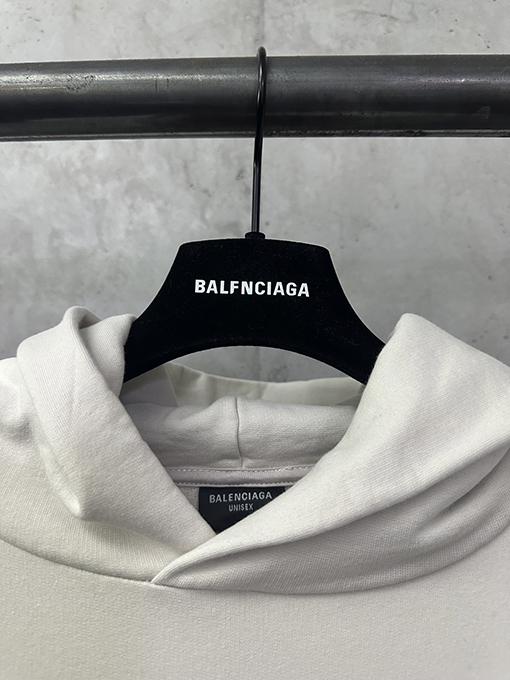 バレンシアガ Balenciaga ランウェイスタイルのロゴプリントフード付きスパーカー