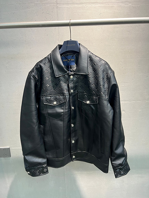 ルイヴィトン 新しいスタッズレザージャケット