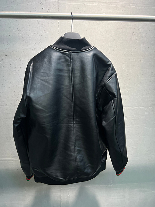 グッチ 新作ブラックスムースレザーボンバージャケット