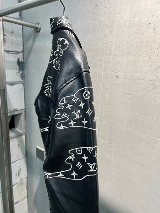 ルイヴィトン ブラック刺繍カモフラージュレザージャケット