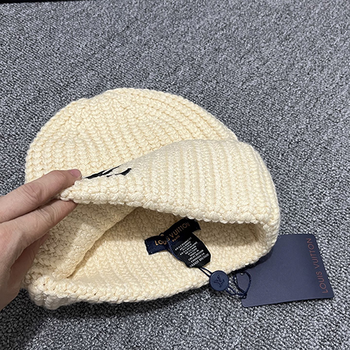 ルイヴィトンコピー LV クラシックロゴ刺繍ニット帽
