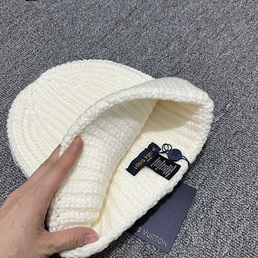 ルイヴィトンコピー LV クラシックロゴ刺繍ニット帽
