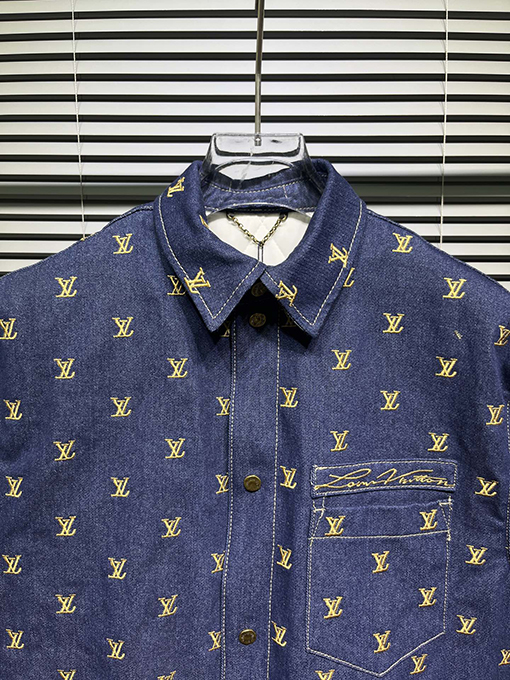 ルイヴィトン ラペルに刺繍ロゴが施されたデニムジャケット