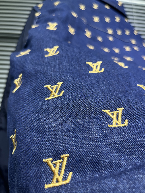 ルイヴィトン ラペルに刺繍ロゴが施されたデニムジャケット