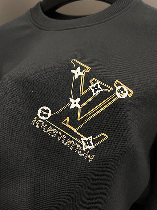 ルイヴィトン LV 大きなV字立体レタリングプリント ラウンドネック スパーカー