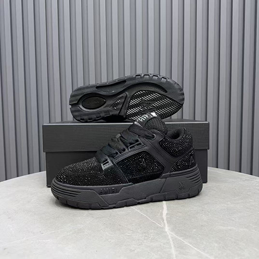 アミリ AMIRI ダイヤモンド装飾のスニーカー