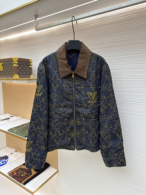 ルイヴィトン 新作のブラック&ゴールドライン刺繍ラペルデニムジャケット