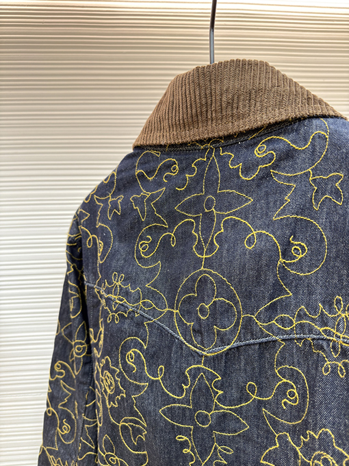 ルイヴィトン 新作のブラック＆ゴールドライン刺繍ラペルデニムジャケット