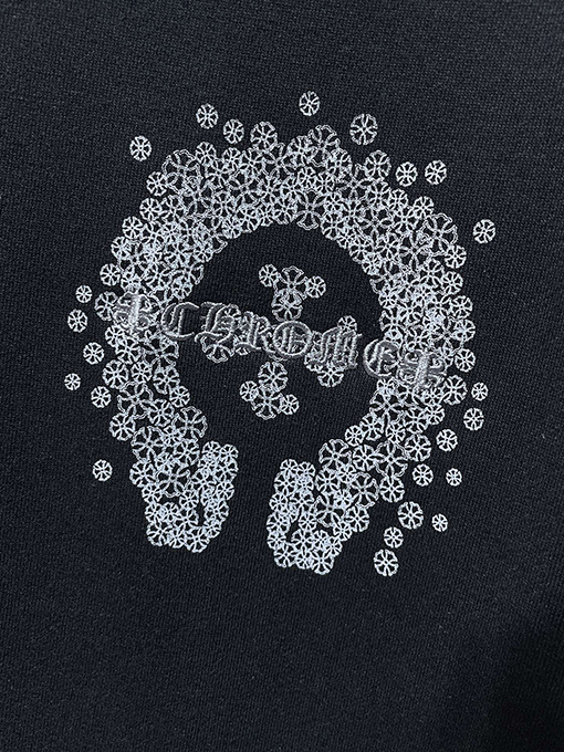 クロムハーツ 馬蹄とサンスクリット十字をあしらった真空刺繍のフード付きスパーカー