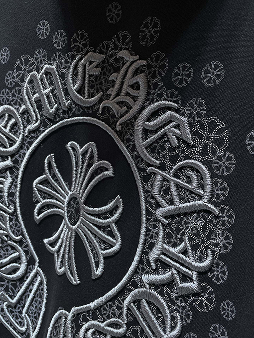 クロムハーツ 馬蹄とサンスクリット十字をあしらった真空刺繍のフード付きスパーカー