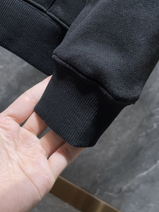 クロムハーツ 馬蹄とサンスクリット十字をあしらった真空刺繍のフード付きスパーカー