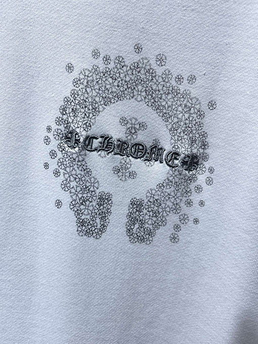 クロムハーツ 馬蹄とサンスクリット十字をあしらった真空刺繍のフード付きスパーカー