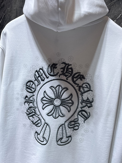 クロムハーツ 馬蹄とサンスクリット十字をあしらった真空刺繍のフード付きスパーカー