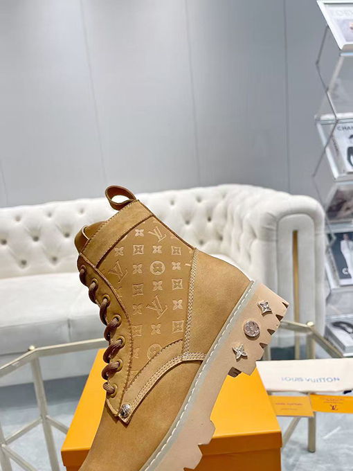 ルイヴィトン LV 新しいシンクロナイズドスタイルのファーストレイヤーヌバックレザーミリタリーブーツ