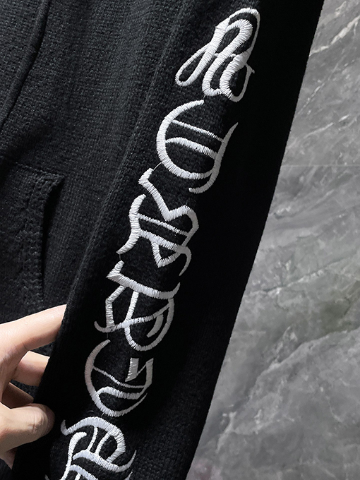クロムハーツ サンスクリット文字の刺繍がされたフード付きセーター