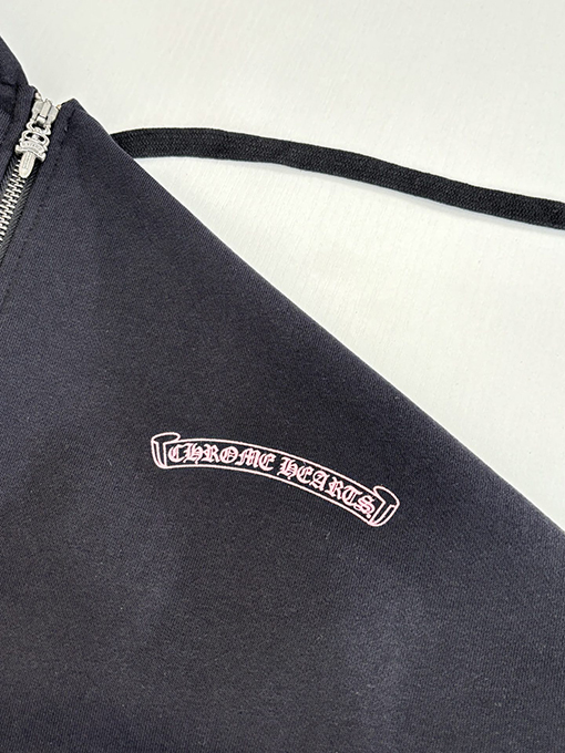 Chrome Hearts X Deadly Doll コラボレーションのフード付きジップアップスパーカー