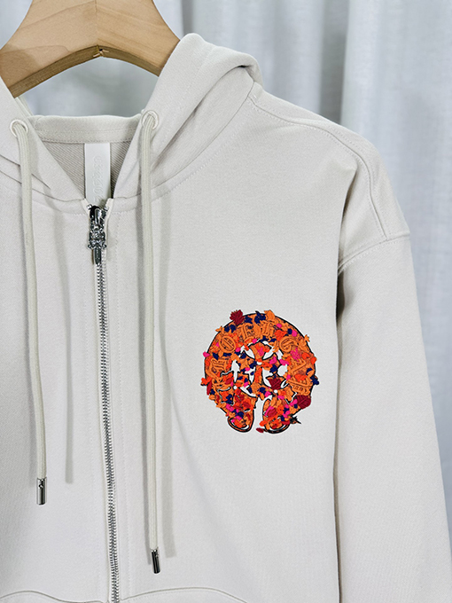 クロムハーツ ウォッシュ焼き付けしたフローラルアップリケ刺繍のジップアップパーカー