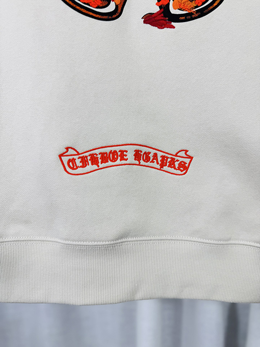 クロムハーツ ウォッシュ焼き付けしたフローラルアップリケ刺繍のジップアップパーカー