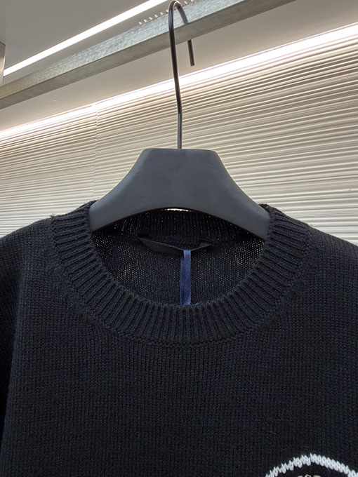 モンクレール 刺繍ロゴクルーネック長袖セーター