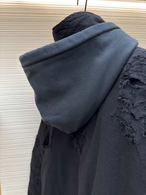 バレンシアガ Bomber がありダメージが施され水洗いされひどくダメージをけたコットンパッド入りジャケット