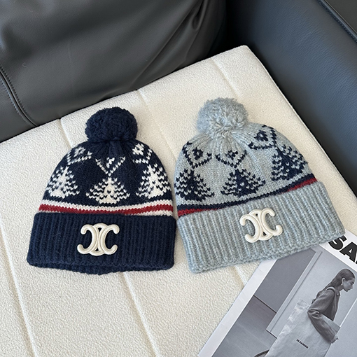 セリーヌコピー 新作ウール混ポンポンニット帽