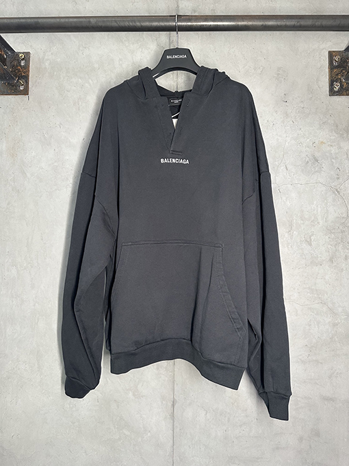 バレンシアガスーパーコピー Balenciaga ドロップショルダー刺繍パーカー