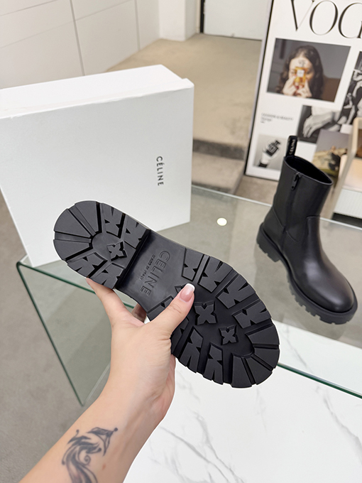 セリーヌ 新しいチェルシーブーツ