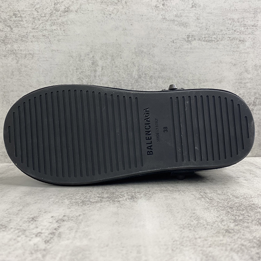 バレンシアガ 新しいウールのスノーブーツ