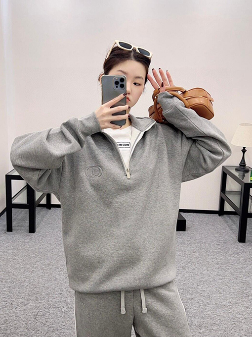 ディオールスーパーコピー 刺繍入りグレーのスウェットシャツ