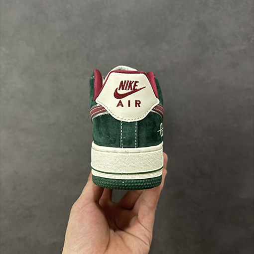 Nike Air Force 1'07 Low × Gucci ローカットのカジュアルスニーカー