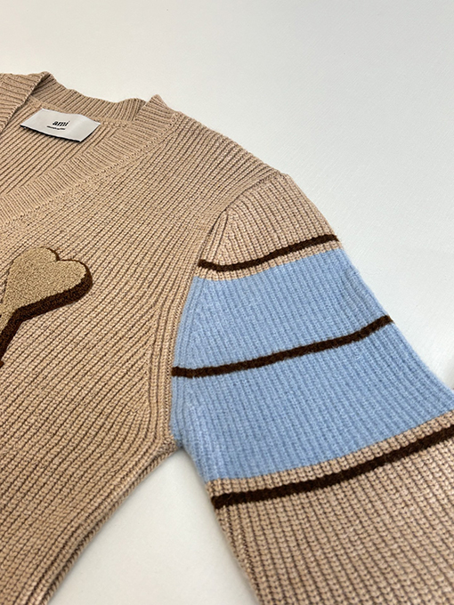アミ テリー刺繍Vネックカラーブロックニットセーター