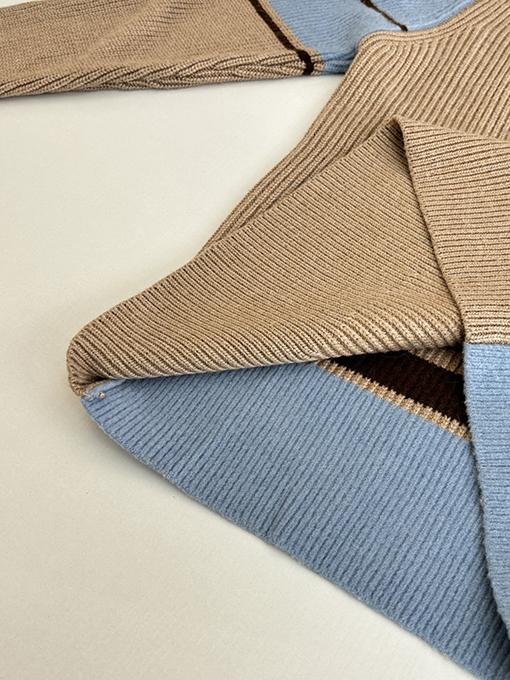 アミ テリー刺繍Vネックカラーブロックニットセーター