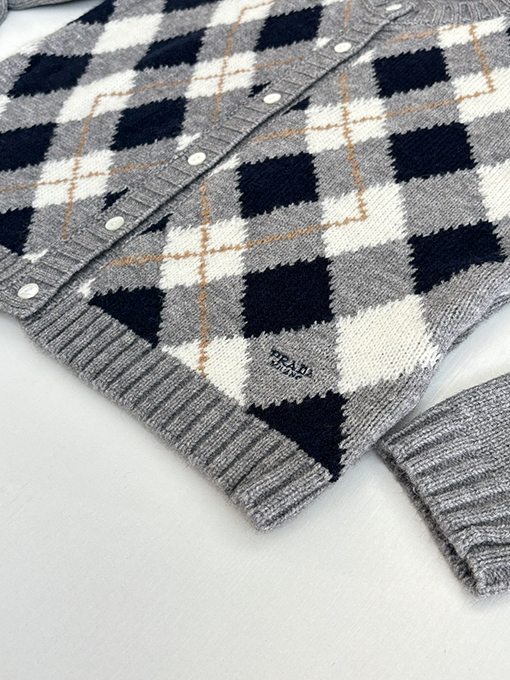 プラダスーパーコピー 刺繍ダイヤモンド柄ニットカーディガン