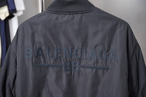 バレンシアガ Balenc1aga アルファベットロゴ刺繍 中綿フライトジャケット