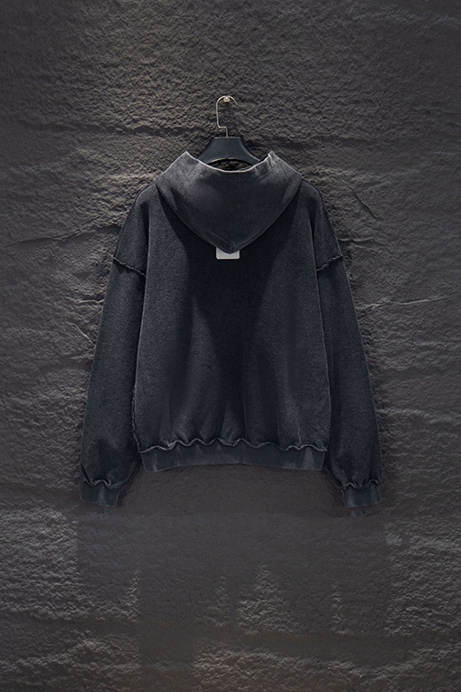バレンシアガ BALENCIAGA 新作のダメージ刺繍りジップアップジャケット