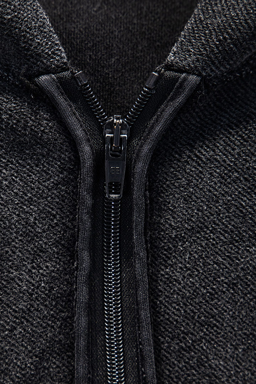 バレンシアガ BALENCIAGA 新作のダメージ刺繍りジップアップジャケット
