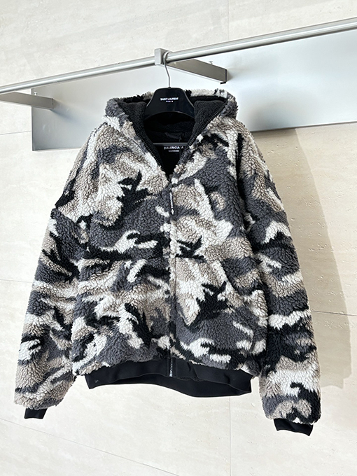 バレンシアガコピー Balenciaga オーバーサイズのファーコート