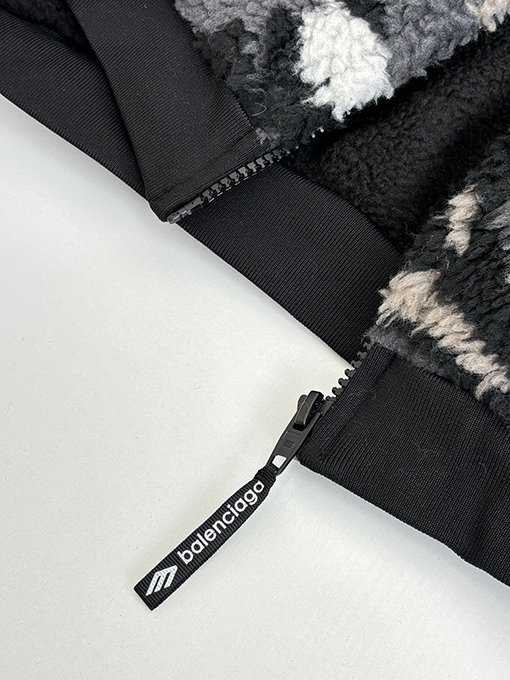 バレンシアガコピー Balenciaga オーバーサイズのファーコート