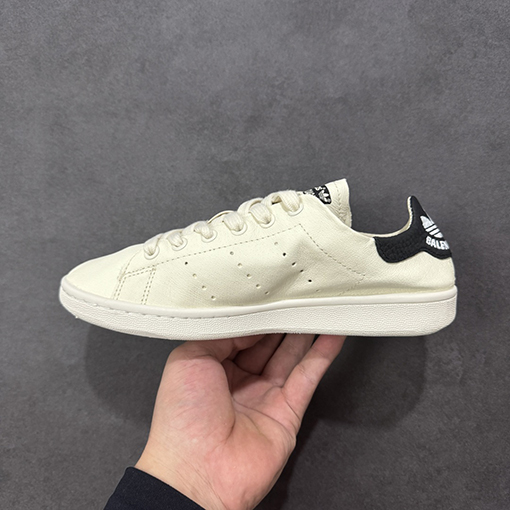Balenciaga X Adidas スミスホワイトスニーカーコレクション